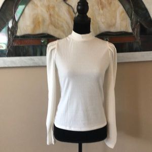 Puff sleeve rubbed top